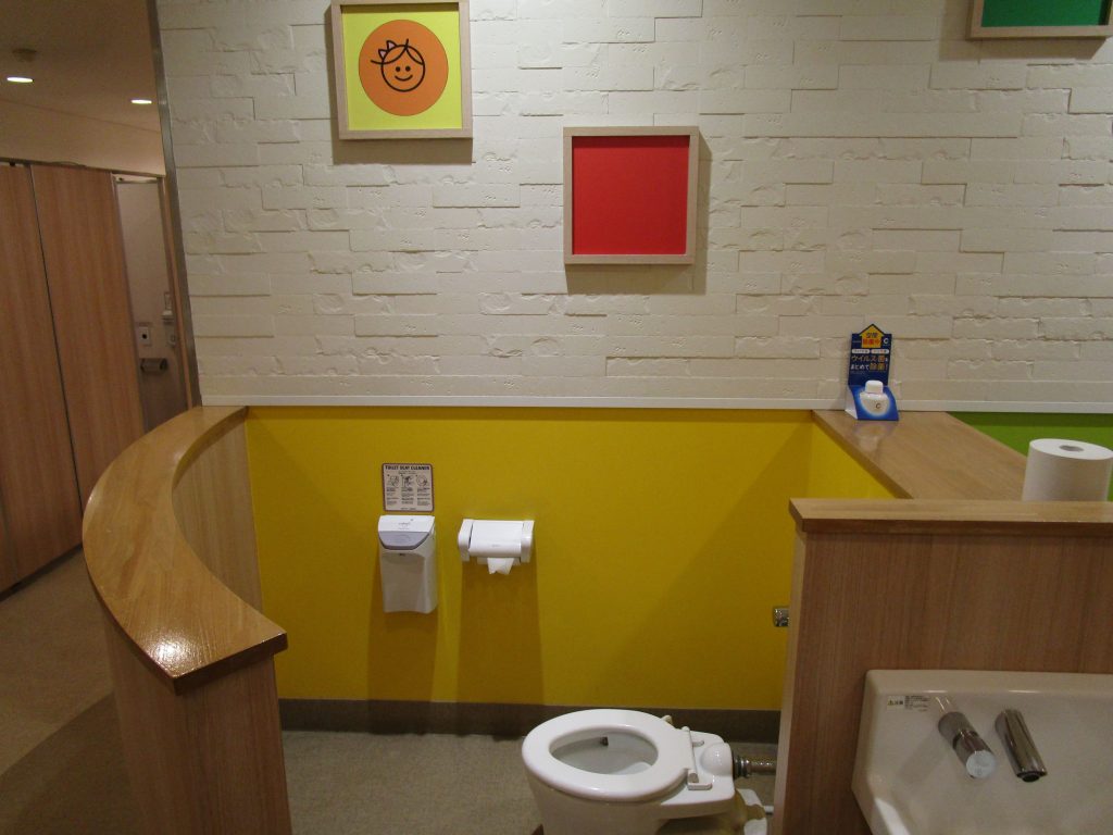 子ども用トイレが整備されている。